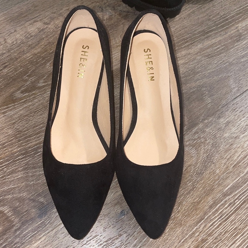 Super cute heels 🖤